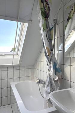 Bad mit Badewanne - 