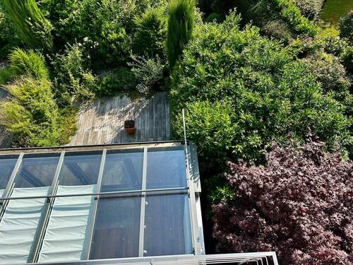 Blick von Dachterrasse auf Garten und Terrasse EG - 