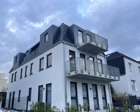 Außenbeispiel Fassade und Fenster - 5 Zimmer Einfamilienhaus zum Kaufen in Hamburg / Poppenbüttel