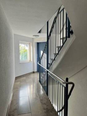 Treppenhaus - 2 Zimmer Etagenwohnung zur Miete in Trossingen