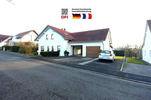 1 - Hochwertiges ökologisches und energieeffizientes Akazienholzhaus in ruhiger Lage