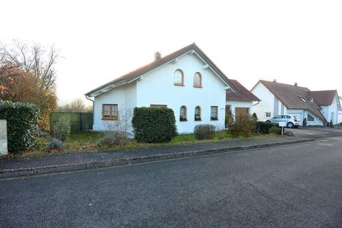4 - Einfamilienhaus mit 142,00 m&sup2; in Sarreinsming zum Kaufen