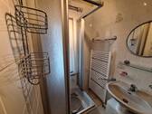 Bad mit Dusche - 