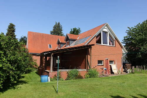 Gartenseite - Hämelhausen: individuelles Zweifamilienhaus mit großem Garten in ruhiger Wohnlage