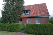 Straßenseite - 6 Zimmer Mehrfamilienhaus, Wohnhaus zum Kaufen in Hämelhausen