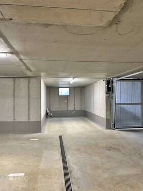 Tiefgaragenstellplatz - 