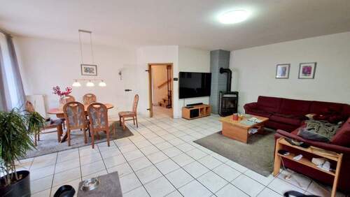 Wohnzimmer - Doppelhaushälfte mit 157,80 m&sup2; in Oberhausen zum Kaufen