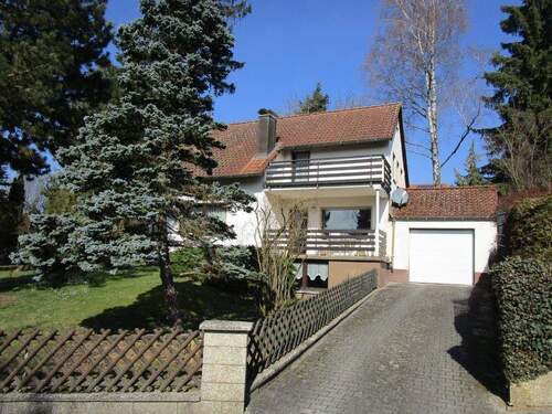 Hausansicht Zufahrt Garage - 5 Zimmer Einfamilienhaus zum Kaufen in Hersbruck