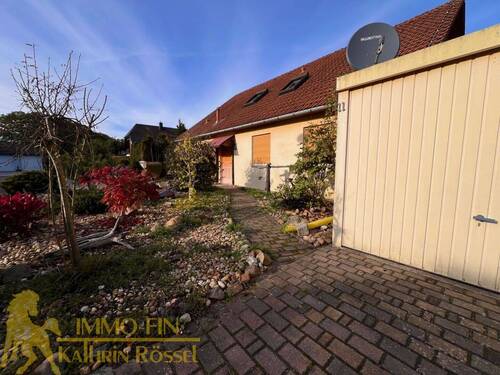 Zuwegung von der Doppelgarage zum Wohnhaus - 