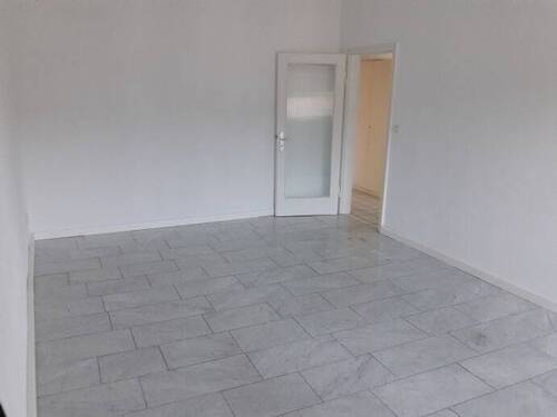 Whng. 10, Wohnzimmer (Marmorboden) - 