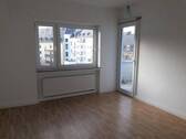 Whng. 10, Schlafzimmer mit Ausgang auf Balkon - 