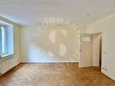 nach Unterteilung Wohnzimmer - 3 Zimmer Etagenwohnung in Düsseldorf