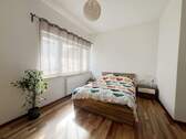 Schlafzimmer 2 (möbliert) - Etagenwohnung mit 94,00 m² in Kornwestheim zum Kaufen