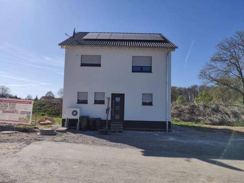 Die rechte Doppelhaushälfte ist schon bezogen! - 4 Zimmer Doppelhaushälfte in Werl