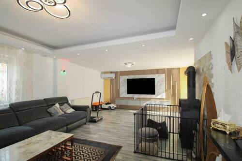 Wohnzimmer - 5 Zimmer Einfamilienhaus in Manching