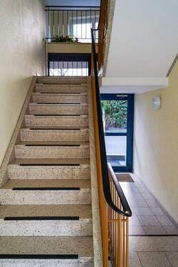 Treppenhaus - Etagenwohnung mit 73,20 m&sup2; in Berlin zur Miete