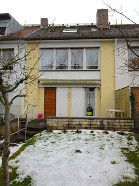 Hausanischt hinten - 6 Zimmer Reihenmittelhaus zum Kaufen in Nürnberg