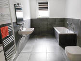 Bad mit Wanne - 