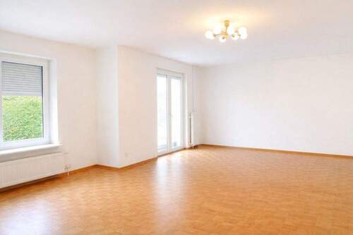 Wohnbereich mit Zugang zum Garten - 