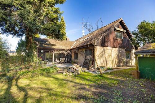 Rückansicht (Terrasse) - Einfamilienhaus mit Entwicklungspotenzial auf weitläufigem Grundstück in begehrter Lage