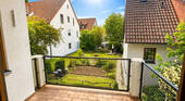 Aussicht - Attraktive 2,5-Zimmer-Wohnung in Eningen Mitte - Kleines MFH + Top Garage