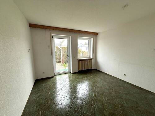 EG - Esszimmer mit Zugang zur überdachten Terrasse - 