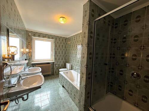 EG - Badezimmer im Schlaftrakt - 