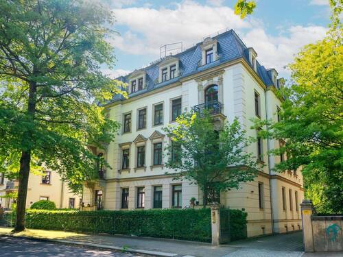 Hausansicht - ++ ++Stilvoll wohnen im Herzen von Striesen ++ Familiendomizil 4-Raumwohnung ++ Lift++