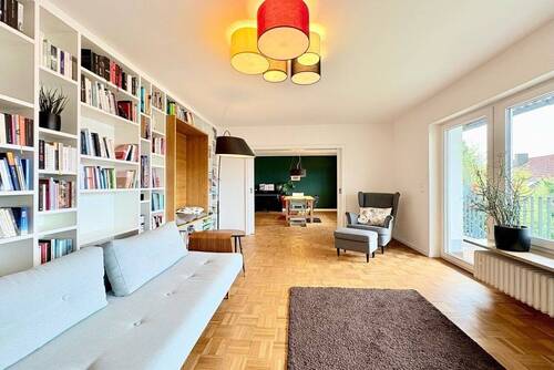 Wohnzimmer - 7 Zimmer Einfamilienhaus in Ansbach