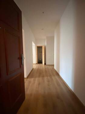 Eintreten und wohlfühlen: Blick vom Eingang in den Flur - 