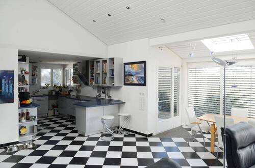 Küche mit EBK im EG - 6 Zimmer Einfamilienhaus zum Kaufen in Herrenberg