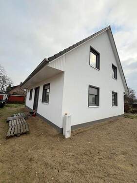 Bild 1 - Neubau EFH, möbliert, 3 Schlafzimmer, exklusiv, Garten, Doppelgarage