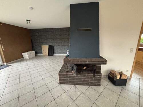 Teilansicht vom Kamin - 