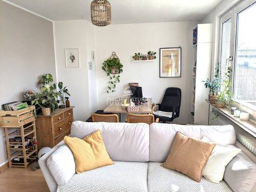 Wohnzimmer - 2. Blick - 2 Zimmer Etagenwohnung in Düsseldorf