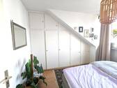 Schlafzimmer mit Einbauschrank - 