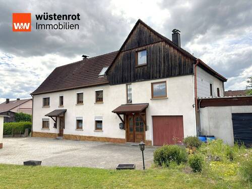 Ostansicht (2) - 'Viel Platz für alle' Zweifamilienhaus mit 8,5 Zimmern und knapp 248 m², im Herzen Reichenschwands