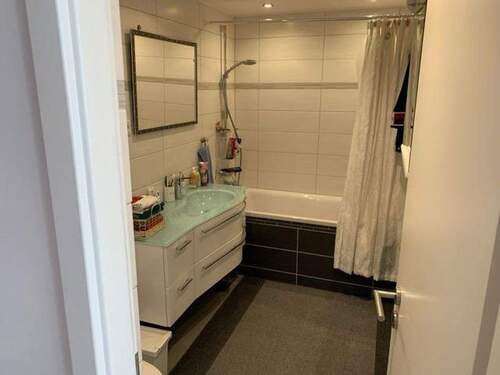 Innenliegendes Bad - Etagenwohnung mit 106,00 m&sup2; in Köln-Westhoven zum Kaufen