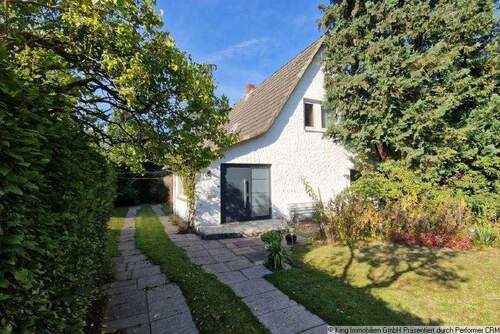 Hausansicht hinten - 4 Zimmer Mehrfamilienhaus, Wohnhaus zum Kaufen in Henstedt-Ulzburg