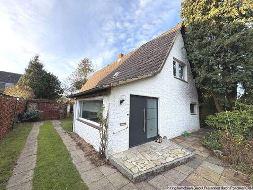 Hausansicht - 4 Zimmer Mehrfamilienhaus, Wohnhaus in Henstedt-Ulzburg