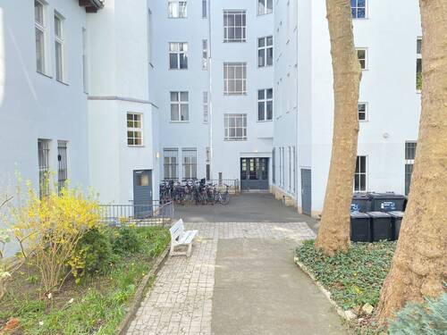 Blick zum Vorderhaus - 
