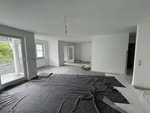 Wohn-/Essbereich - *** ZENTRAL zwischen CITY und S-­BAHN ­ und NEU RENOVIERT ***