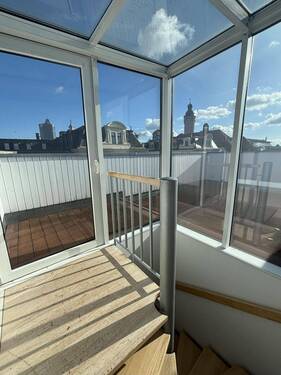 Treppe zur Dachterrasse - 2 Zimmer Etagenwohnung zur Miete in Leipzig