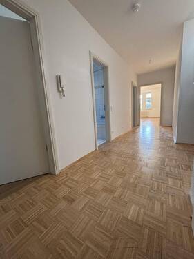 Flur - Etagenwohnung mit 87,30 m² in Leipzig zur Miete