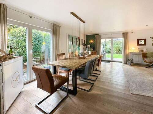 Esszimmer mit Zugang zu 2 Terrassen - 4 Zimmer Einfamilienhaus zum Kaufen in Niederkassel