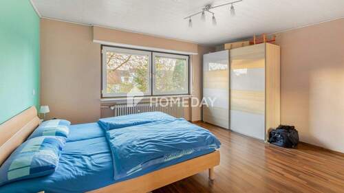 1. OG Schlafzimmer 1 - 