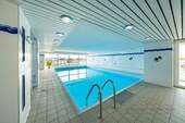 Schwimmbad im Dachgeschoss - 