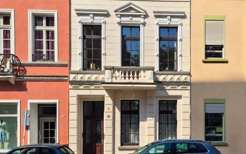 Außenansicht - Repräsentatives Einfamilienhaus mit romantischem Innenhof