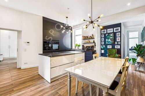 Küche mit Essbereich - 5 Zimmer Etagenwohnung in Düsseldorf