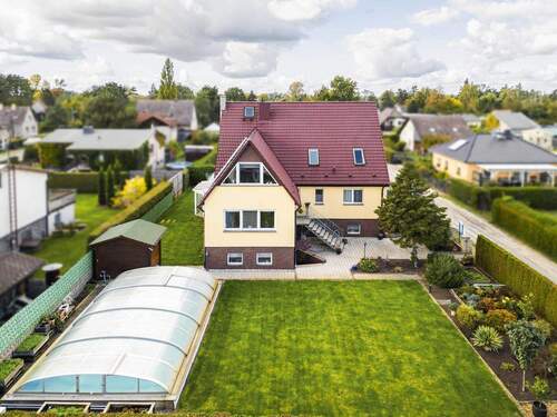 Garten mit Pool - Pool, Sauna, Kamin: Dieses Zuhause hat alles - Besichtigung vereinbaren!