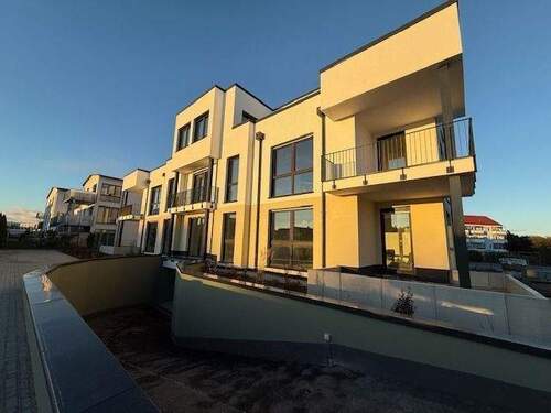 Einfahrt Tiefgarage - 4 Zimmer Etagenwohnung zur Miete in Greifswald